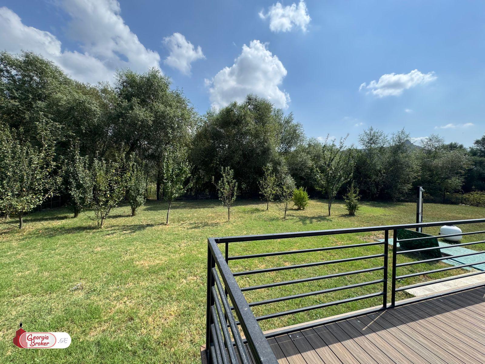 იყიდება ახალი გარემონტებული 7 ოთახიანი სახლი